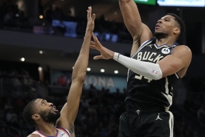 美记：尼克斯仍在关注字母哥的情况 续约大桥的时间很微妙