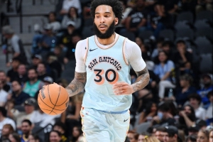 Scotto：马刺将前锋尚帕尼25-26赛季300万合同转为全额保障