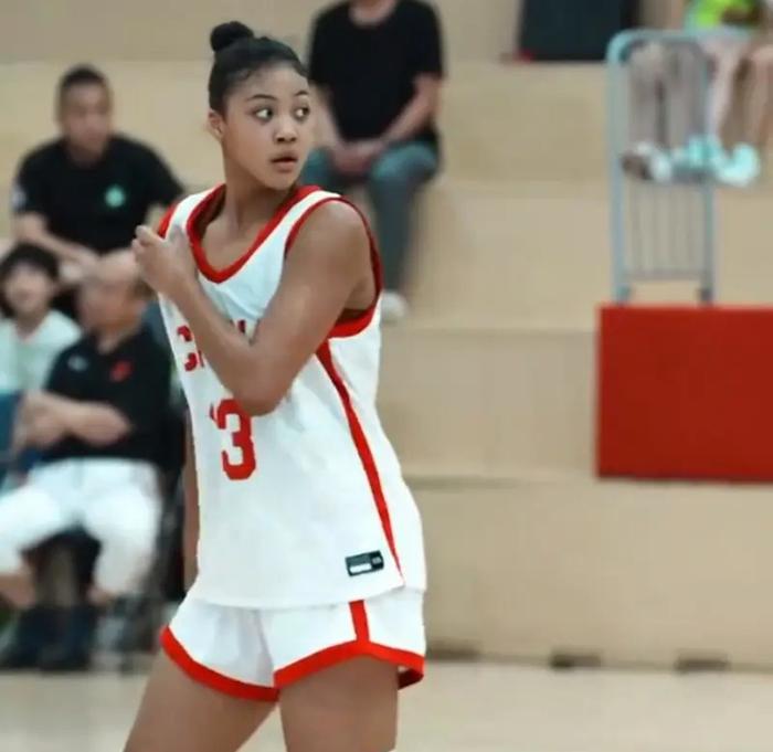 开云官网-恭喜！中国女篮又一15岁1米83黑珍珠崛起：联手李月汝妹妹征战